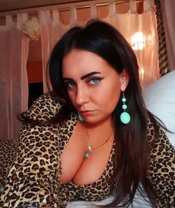 Со мной ты окунешься в мир страсти и нежности. А я сделаю все, чтобы ты почувствовал себя королем. Встречи со мной - это настоящая эмоциональная ачивка. Я умею слушать и понимать, помогу снять усталость и наполню твою жизнь яркими красками. Мои нежные руки и горячие губы повернут твою голову с первого взгляда. У меня есть фото и положительные отзывы, подтверждающие мою привлекательность и талант. Готов исполнить любую фантазию и удовлетворить все твои желания. Не упусти шанс попробовать настоящего сексуального удовольствия со мной. Давай встретимся в Москве и покорим друг друга 💋💦 Дарья